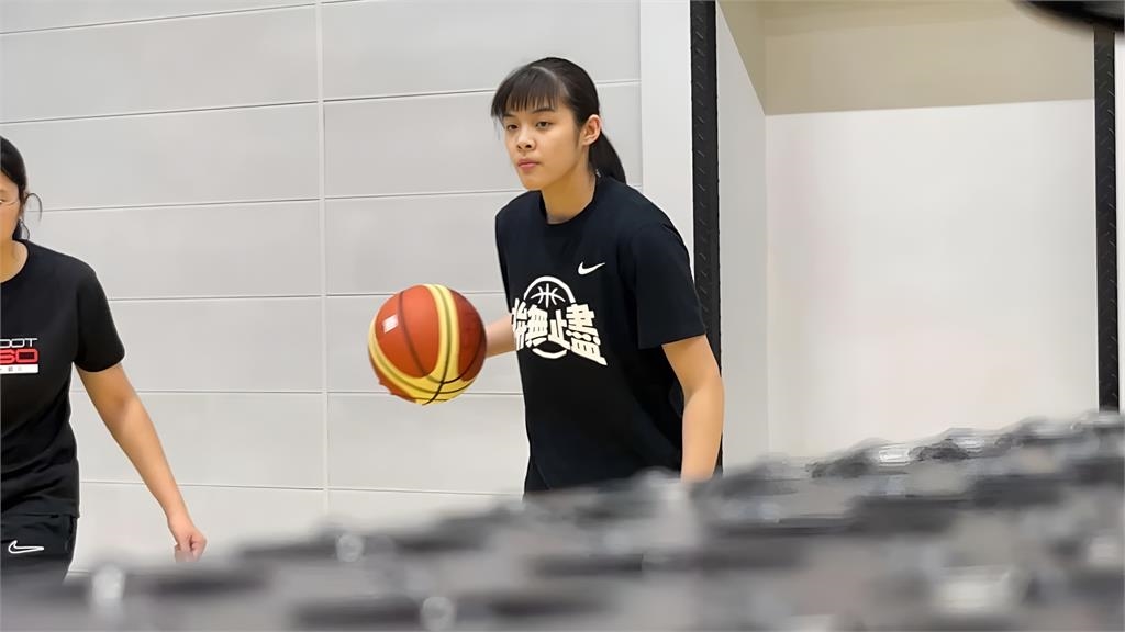 HBL(影)/曾單場一人獨得52分!金甌女中「女戰神」林宇涵畢業後想旅外