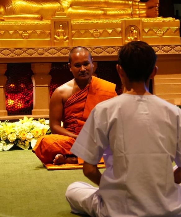 阿翔出家當和尚「下跪念經化緣」秒哽咽!還俗解放「吃肉、玩賭城」被抓包