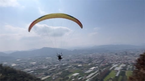 受法規限制停飛大半年　埔里虎頭山飛行傘復飛
