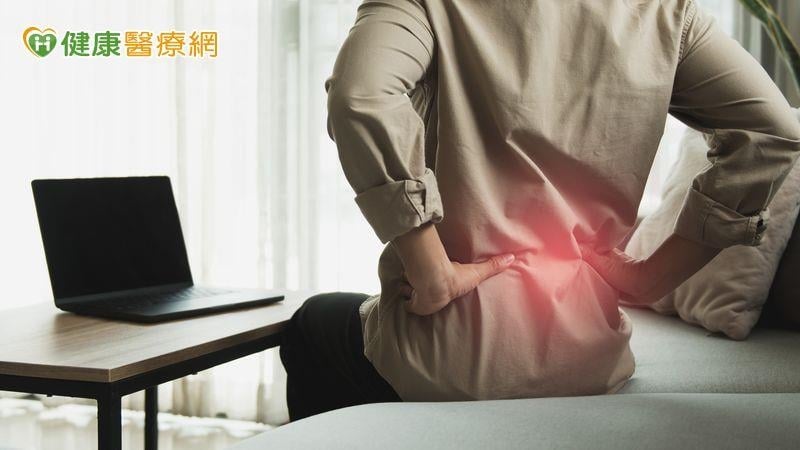 下背痛常見3原因！醫告訴你治療與預防方式　警示症狀務必警覺