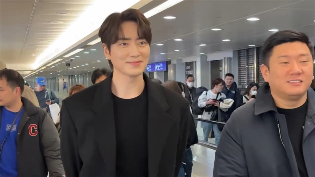 「完美秘書」李浚赫來台　親切合照、簽名寵粉無極限