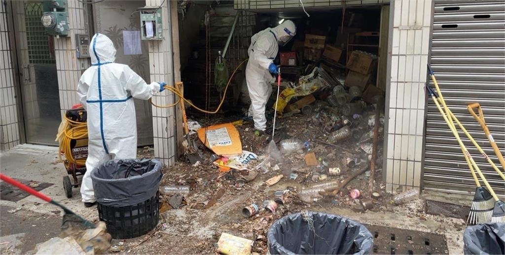 因滿滿老鼠轟動一時！高雄米奇屋「清出30噸垃圾」終於賣掉　工人曝現況