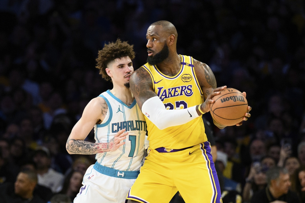 NBA(影)/爸爸也太帥! 雷霸龍年度最佳扣籃兒子布朗尼在旁看傻眼