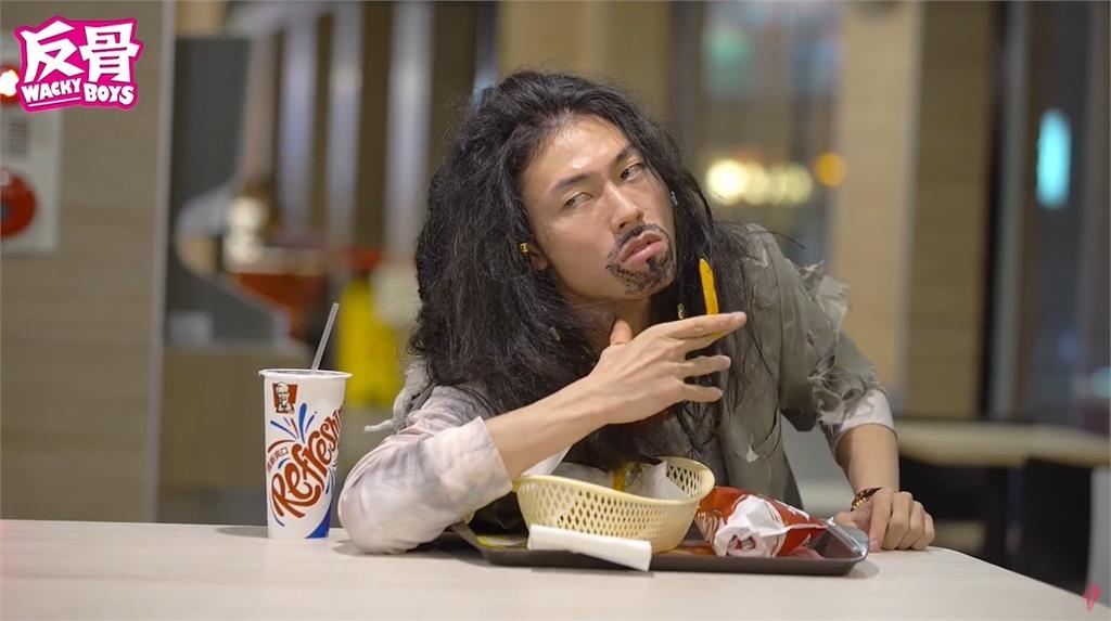 瑋哥「首公開反骨黑幕」私下片場超驚人!認了孫生、酷炫「拍私密片當藝術」