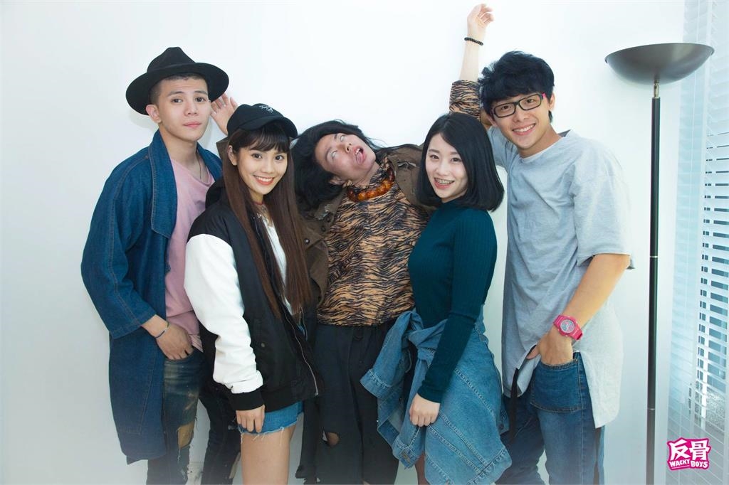 瑋哥「首公開反骨黑幕」私下片場超驚人!認了孫生、酷炫「拍私密片當藝術」