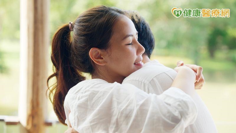 名人輕生頻傳! 專家授「自殺防治3步驟」拯救更多生命 名人輕生頻傳! 專家授「自殺防治3步驟」拯救更多生命