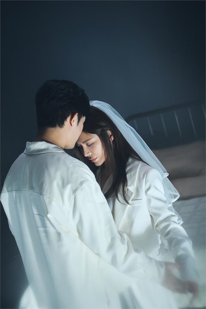 艾怡良無預警披婚紗震撼「宣布1消息」!另一半曝光甜喊:媽!我終於嫁掉了