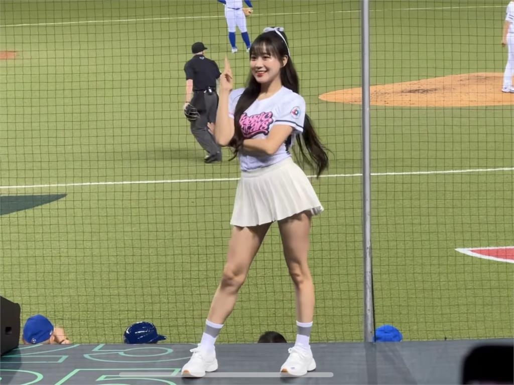 邊荷律降臨經典賽!「80秒應援舞」狂飄香…網嗨喊:看完心情好