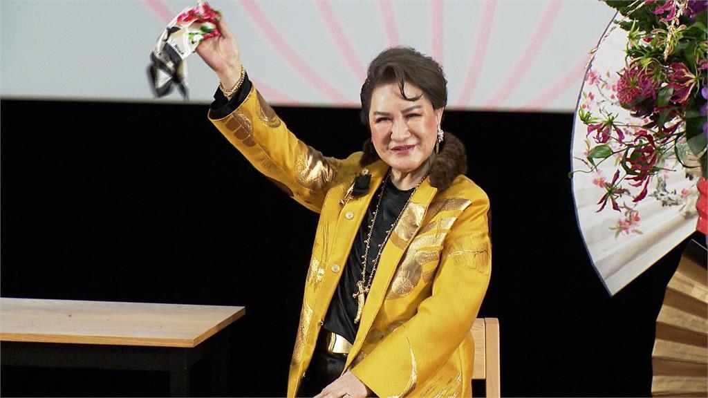 楊麗花首場粉絲見面會　91歲阿嬤粉絲嗨到「輪椅上站起來」