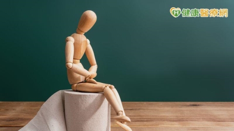 56歲男血便揪不出病因　吞「膠囊」內視鏡解出血危機