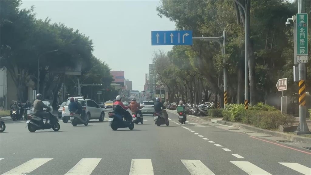 台南機車族注意！　「取消兩段式左轉」下半年有望全市解放