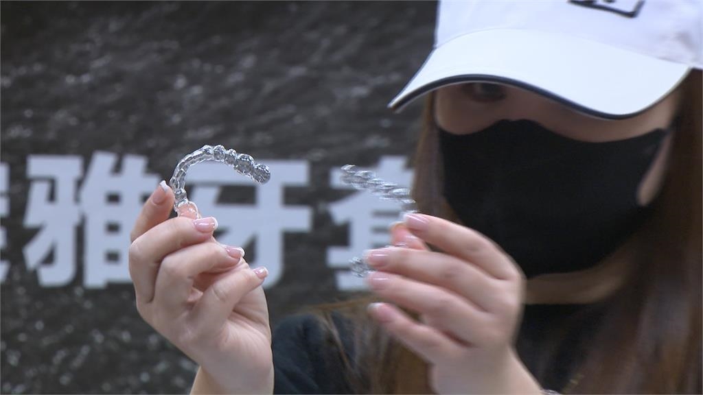 知名隱形牙套「綻雅」戴出狀況? 受害人投訴:口腔白斑、牙齦萎縮