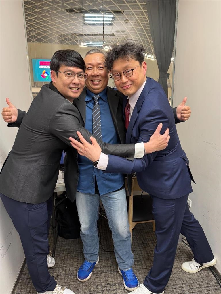 經典賽/台灣復仇成功「這3位大叔」秒抱一起!全網朝聖:2026再抱一次