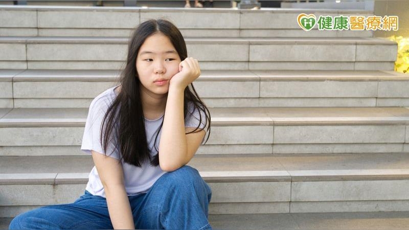 逾半國中生受情緒困擾！專家揭原因　教你如何陪伴並改善心理健康問題