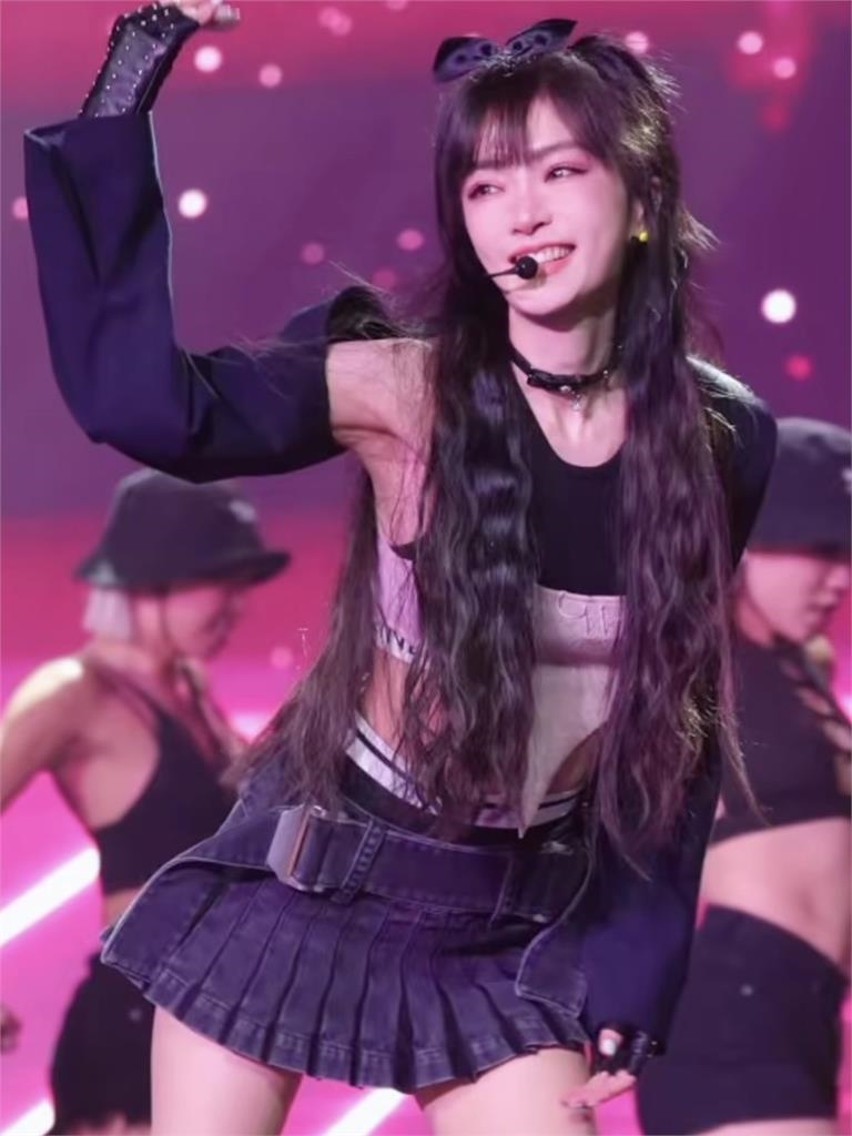 謝金燕「身材火辣」不輸女團!5秒辣舞片段流出…嗨喊:50歲正是拚的年紀