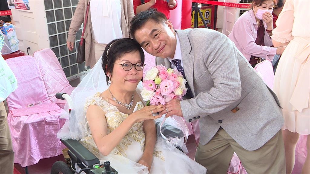 台中樂成宮舉辦第8屆集團婚禮 86對新人參與完成終身大事