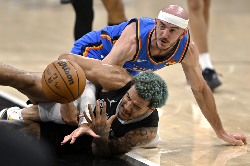 NBA(影)／馬刺和雷霆打架了！爆發口角激烈揮拳三名球員被驅逐出場