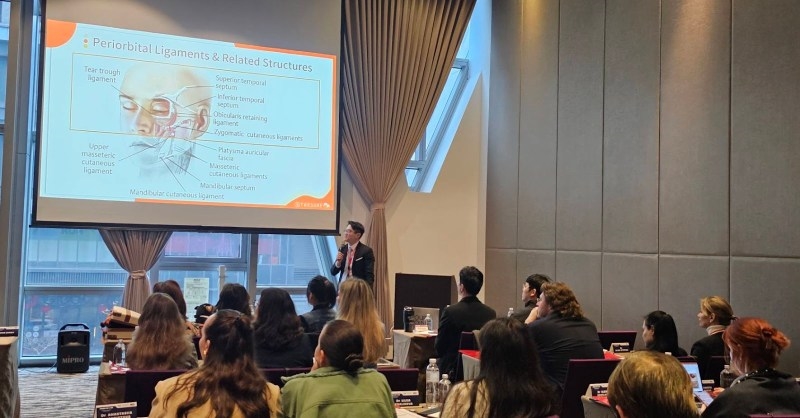 不輸歐美一線品牌！台灣「眼周微整」技術揚名國際，俄醫師也慕名訪台