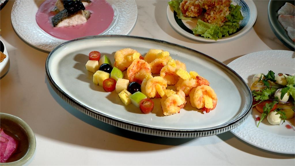 春天「呷對食」! 鱸魚佐紅天鵝絨醬、春筍入料豬血糕