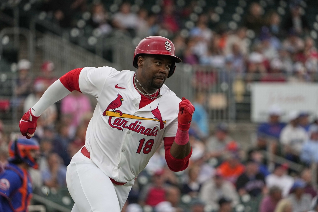 MLB(影)/都是球場灑水器惹的禍 讓紅雀外野手離奇受傷