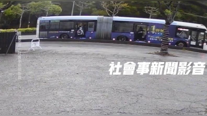 台中雙節公車故障爬坡難　中途下放乘客走分隔島換車