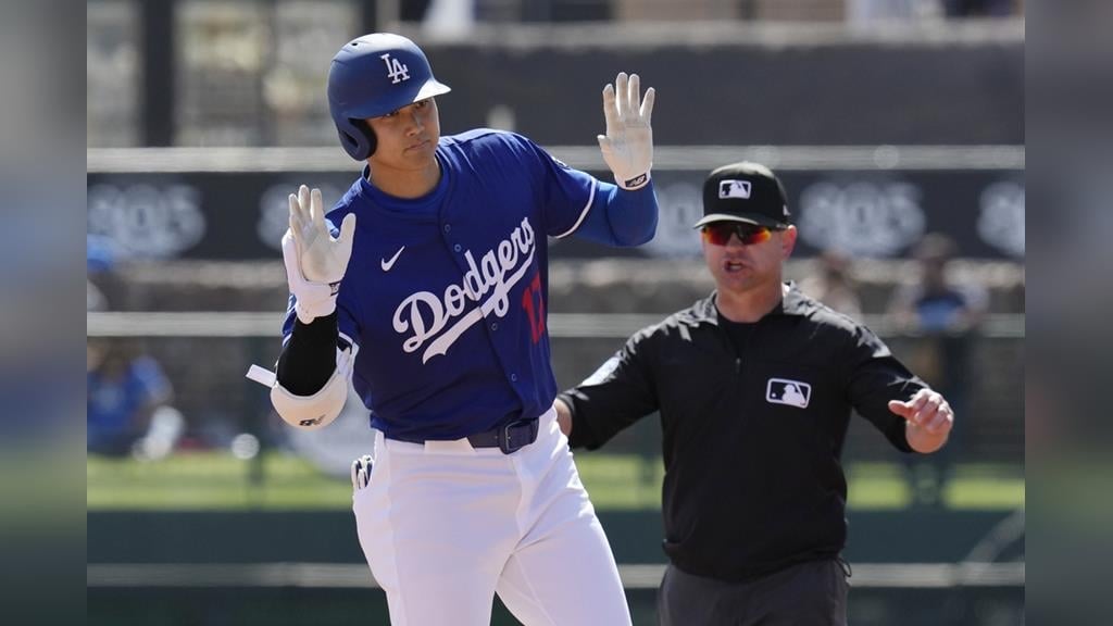 MLB(影)／腦袋也得春訓！大谷上壘忘了慶祝　回神「碰頭」險把教練撞到腦震盪