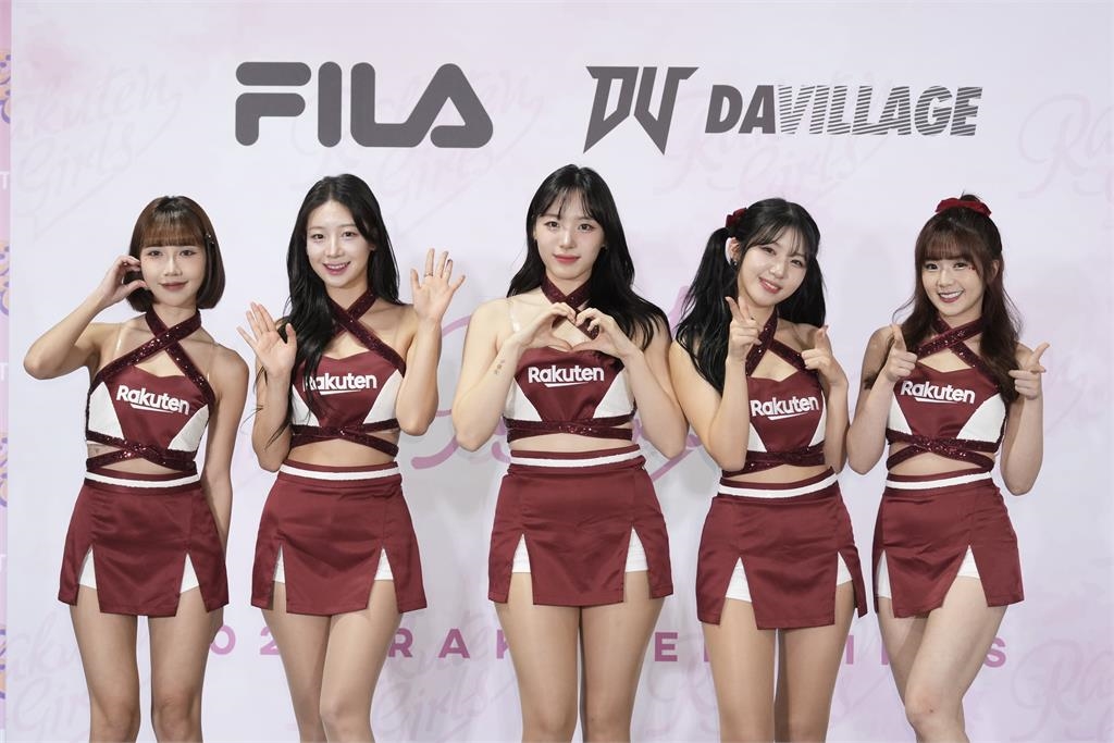 樂天女孩韓援三本柱合體現身引騷動！河智媛、廉世彬、禹洙漢活潑逗樂粉絲