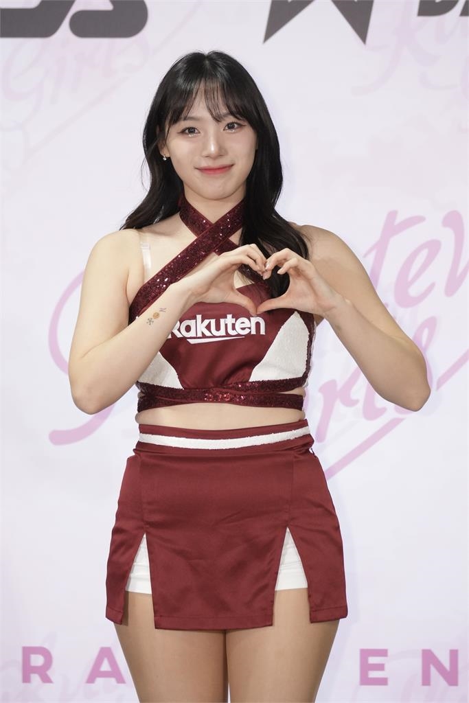 樂天女孩韓援三本柱合體現身引騷動！河智媛、廉世彬、禹洙漢活潑逗樂粉絲