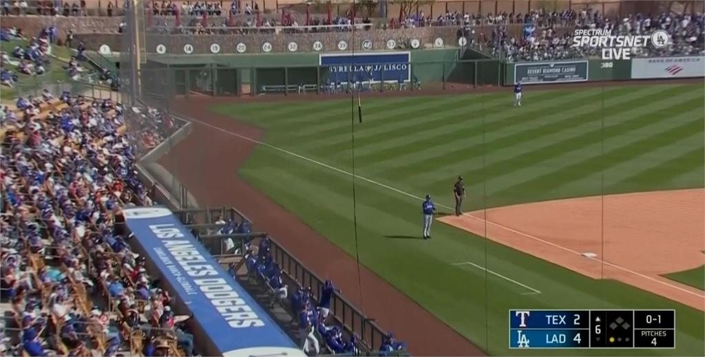 MLB(影)／百多年棒球史上難得一見!　護網當英雄接住斷棒保護球迷 