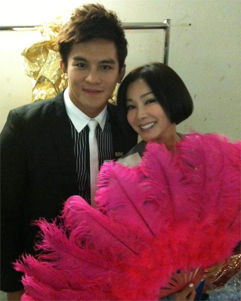 陳美鳳遭爆喝醉「睡在已婚男星房間」！本人出面回應「兩人真實關係」全說了