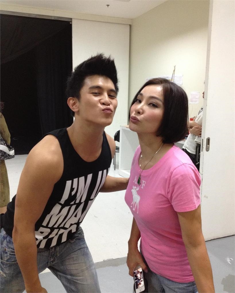 陳美鳳遭爆喝醉「睡在已婚男星房間」！本人出面回應「兩人真實關係」全說了