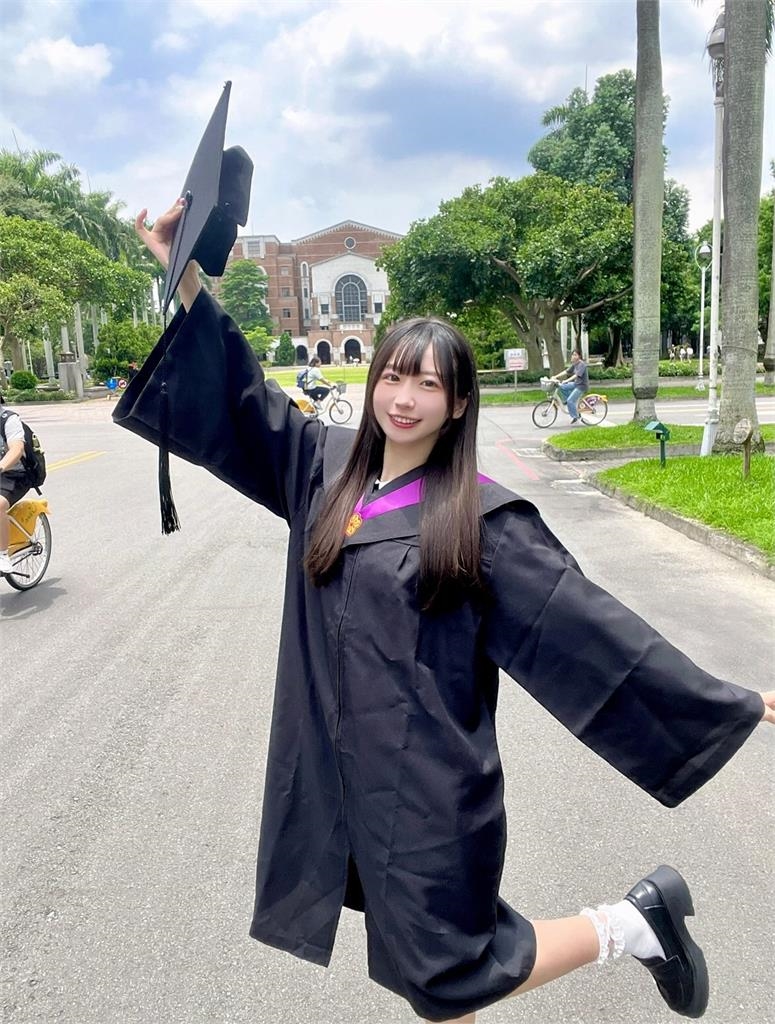 台大法律系正妹畢業當日系偶像 遭網酸丟臉 本尊高EQ回應