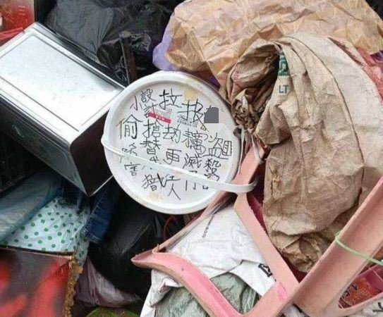 久未返家騎樓遭60歲老婦占用堆滿廢物　議員關心竟在垃圾堆中驚見「一顆頭」