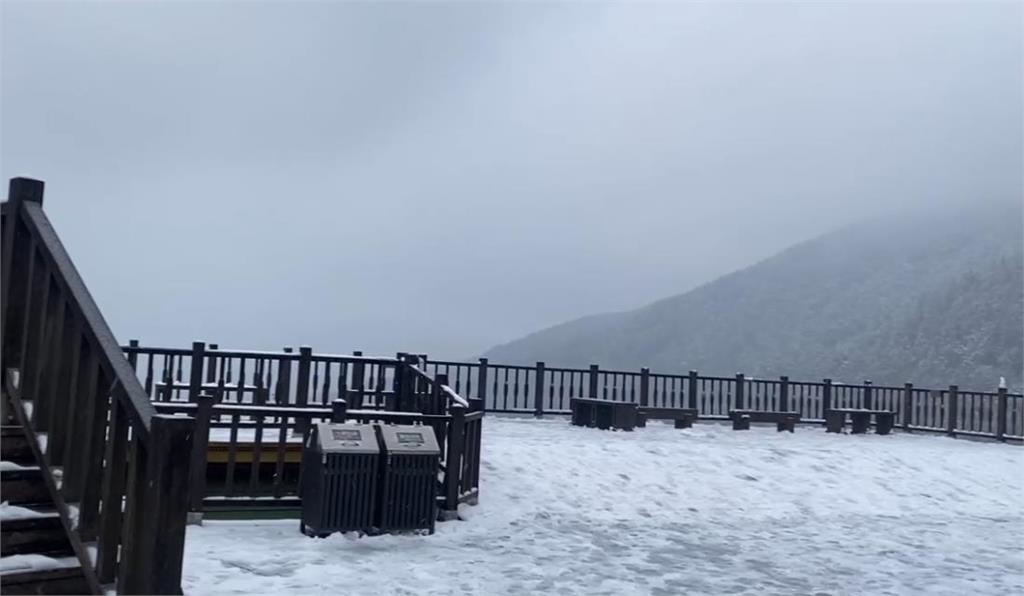 快新聞／冷氣團影響！太平山再現「霧淞美景」　整座山頭披上夢幻雪衣