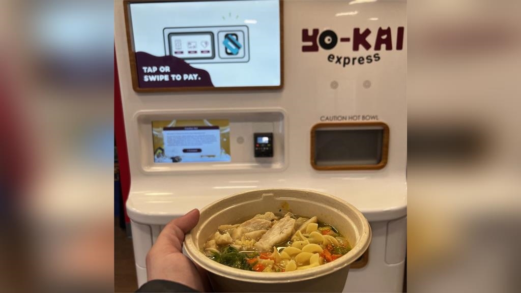 馬斯克也誇讚！台工程師推「拉麵販賣機」成功進駐特斯拉