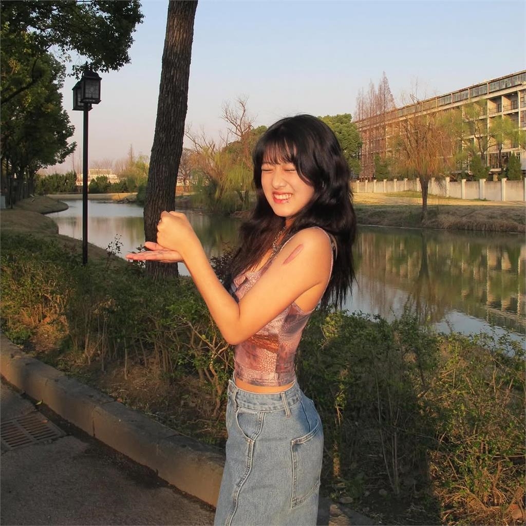 梧桐妹大換季「激薄小可愛」猛上升!一抬手「SSR身形被看光」網:好厲害