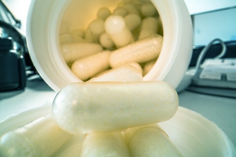 保健食品開封後乾燥劑、棉花該留還是丟? 藥師來解答