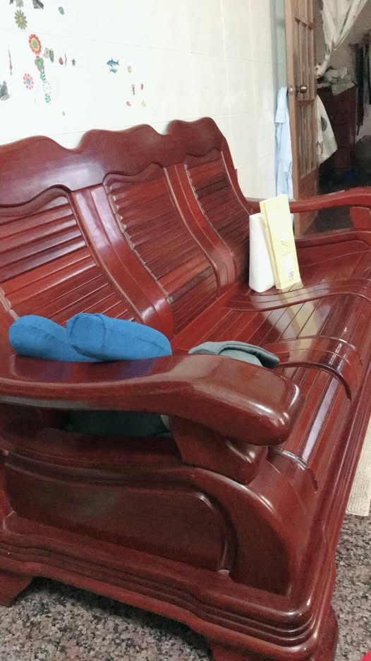 客廳1家具「一碰秒變酷刑」長輩卻超愛！小孩痛到大哭「客人也逃不掉」