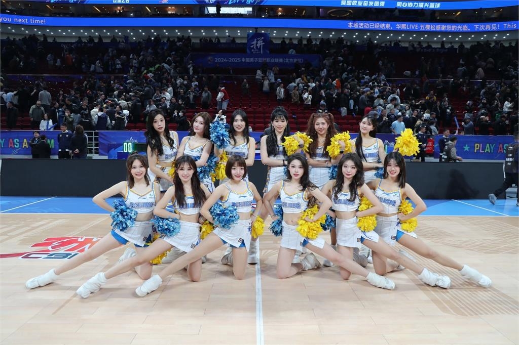 CBA／CBA掀起台式應援旋風！啦啦隊女孩李宏薪和「台灣隊長」陳盈駿相見歡