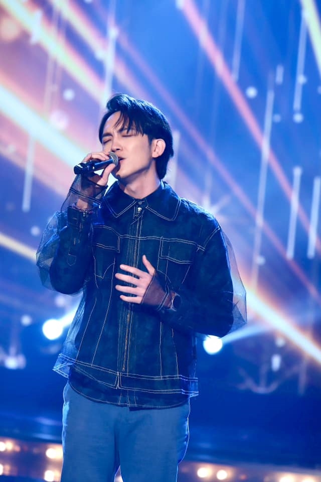 郭忠祐寵粉獻唱百萬主打歌！身旁「鋼琴才女」一看竟是張文綺 網驚呼：以為只會搞笑