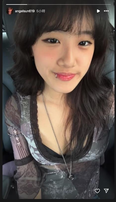 梧桐妹「登大人」解鎖極限視角！蕾絲薄紗裝「透出暗黑Bra」全場失焦