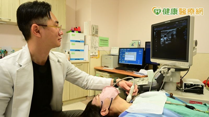 開心阿嬤喉嚨結節難說話 「1溫和治療」重拾溝通樂