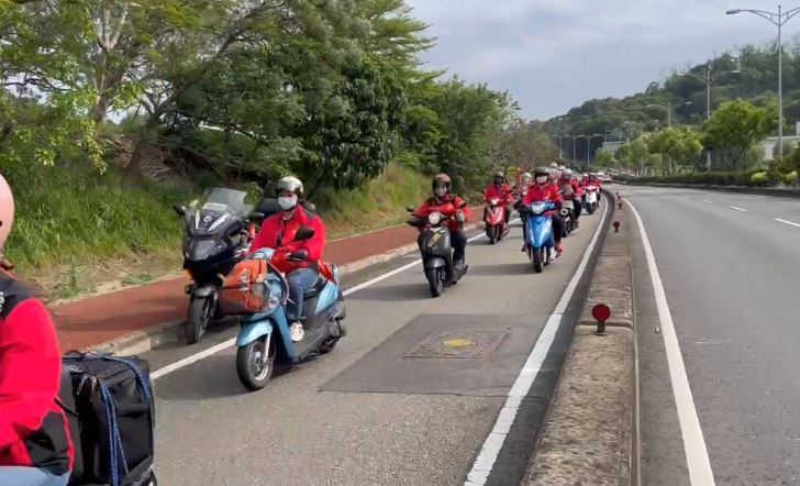 大甲媽祖遶境進香「機車團」 300名車友跟隨媽祖腳步