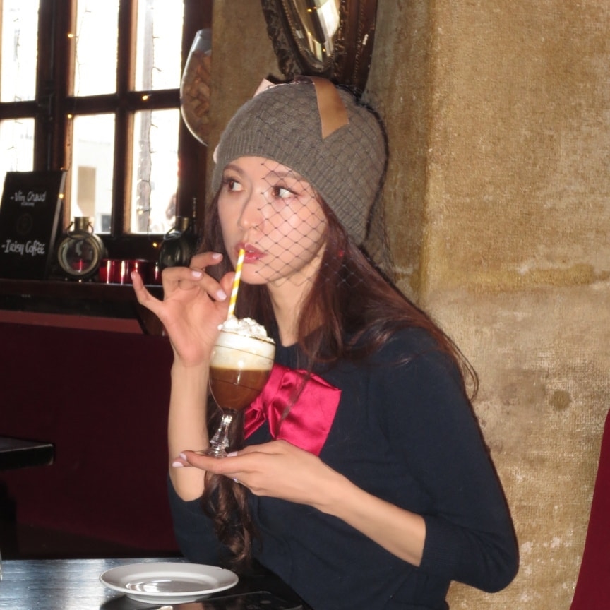 「日系美少女」竟是50歲林志玲！「私下真面目」曝光…網驚：反差萌