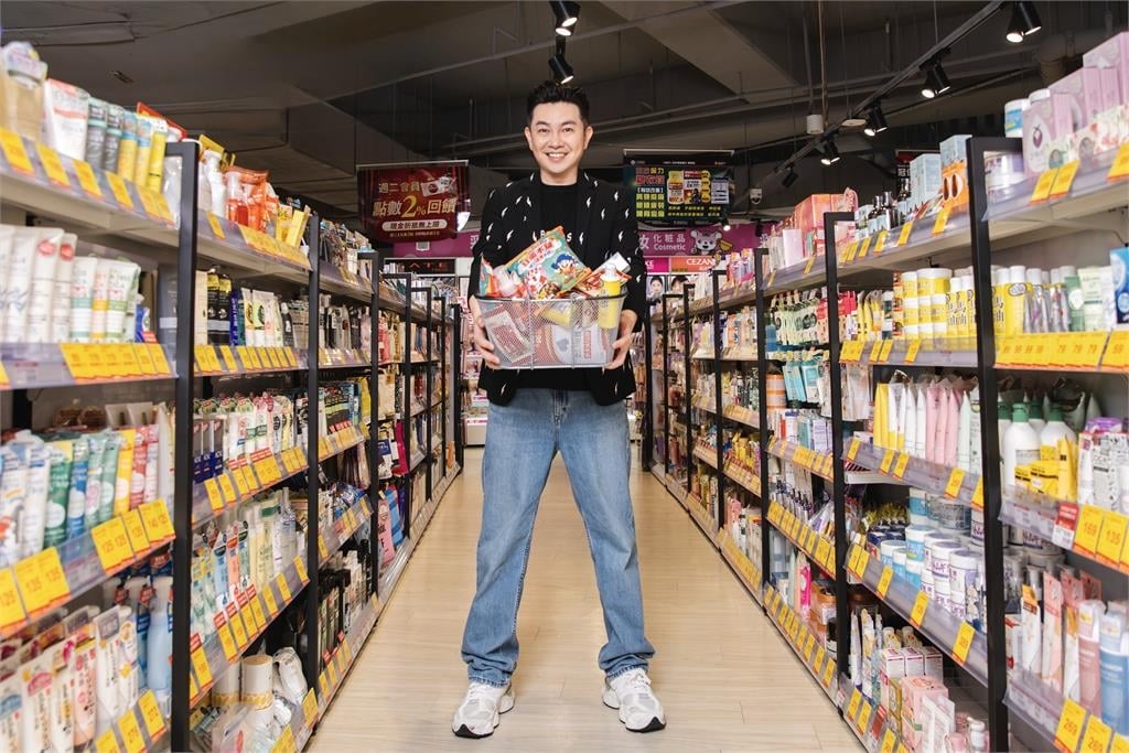 彩妝大師賺翻了震撼宣布離開台灣!李明川:50歲大禮延遲20年圓夢