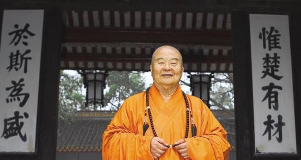 面對股災「兩帖」良方應對！巴菲特的逆向布局與星雲法師的知足智慧