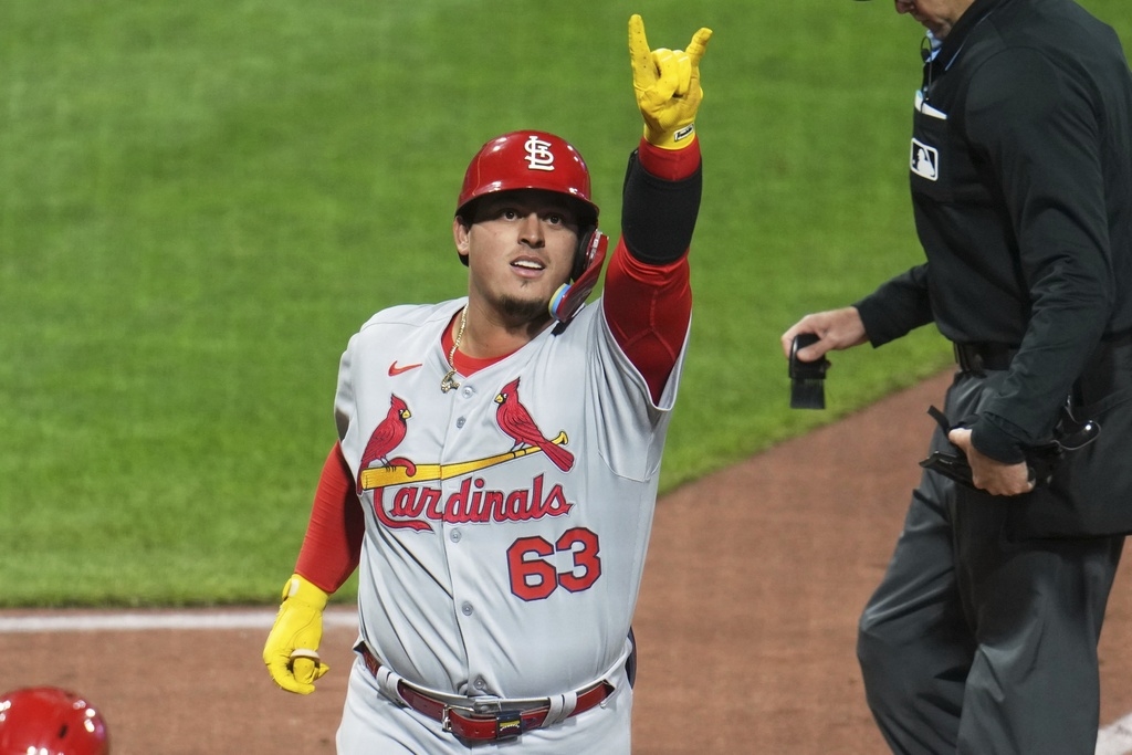 MLB(影)/5年前全家一度窮到只能住車裡 紅雀捕手大聯盟首度開轟圓夢