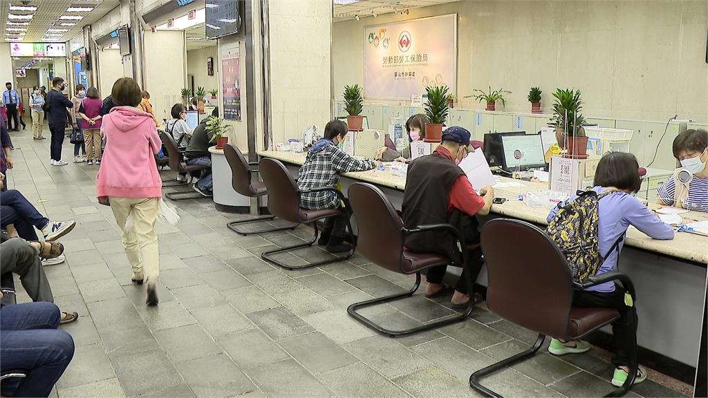 中高齡注意!保障受傷勞工 勞保年金.災保失能年金 可合併領取