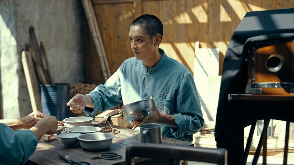 《星空下的黑潮島嶼》曹佑寧頂平頭展深情 挑戰角色自我突破