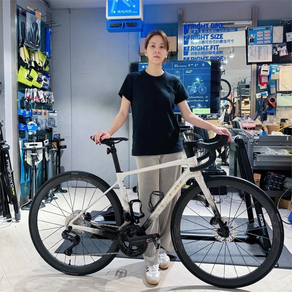 「超香辣妹」爆汗騎車竟是《好運來》蘇晏霈!「緊衣拉鍊一半卡死」網瘋:一級棒